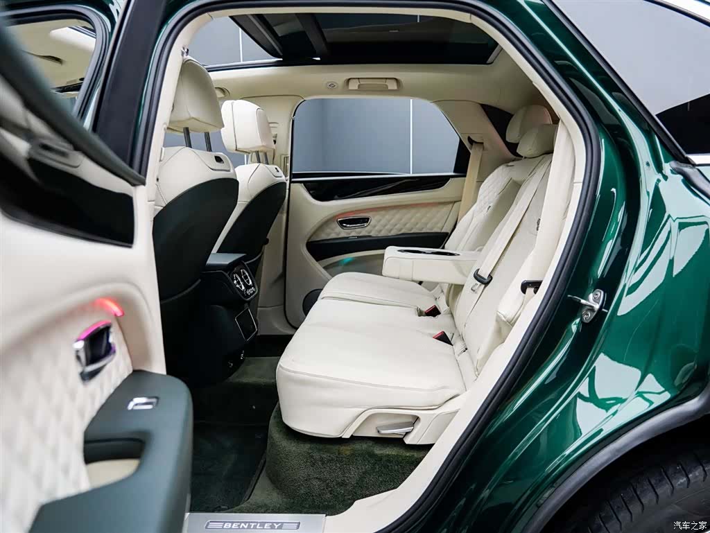 Bentley Bentayga, 2022 9