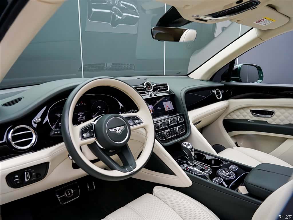 Bentley Bentayga, 2022 7