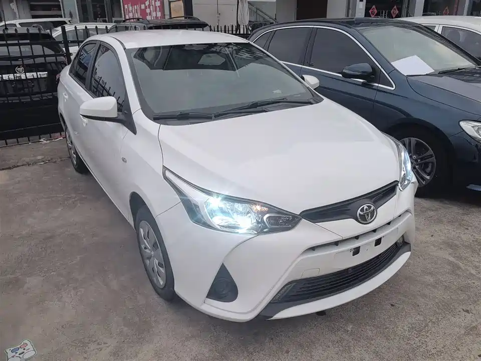 Toyota YARiS L to enjoy