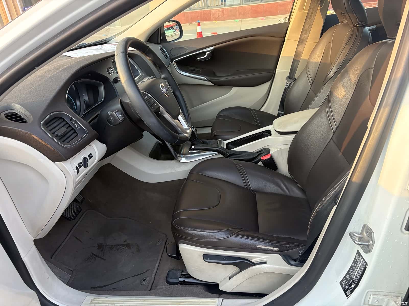 Volvo V40, 2014 9