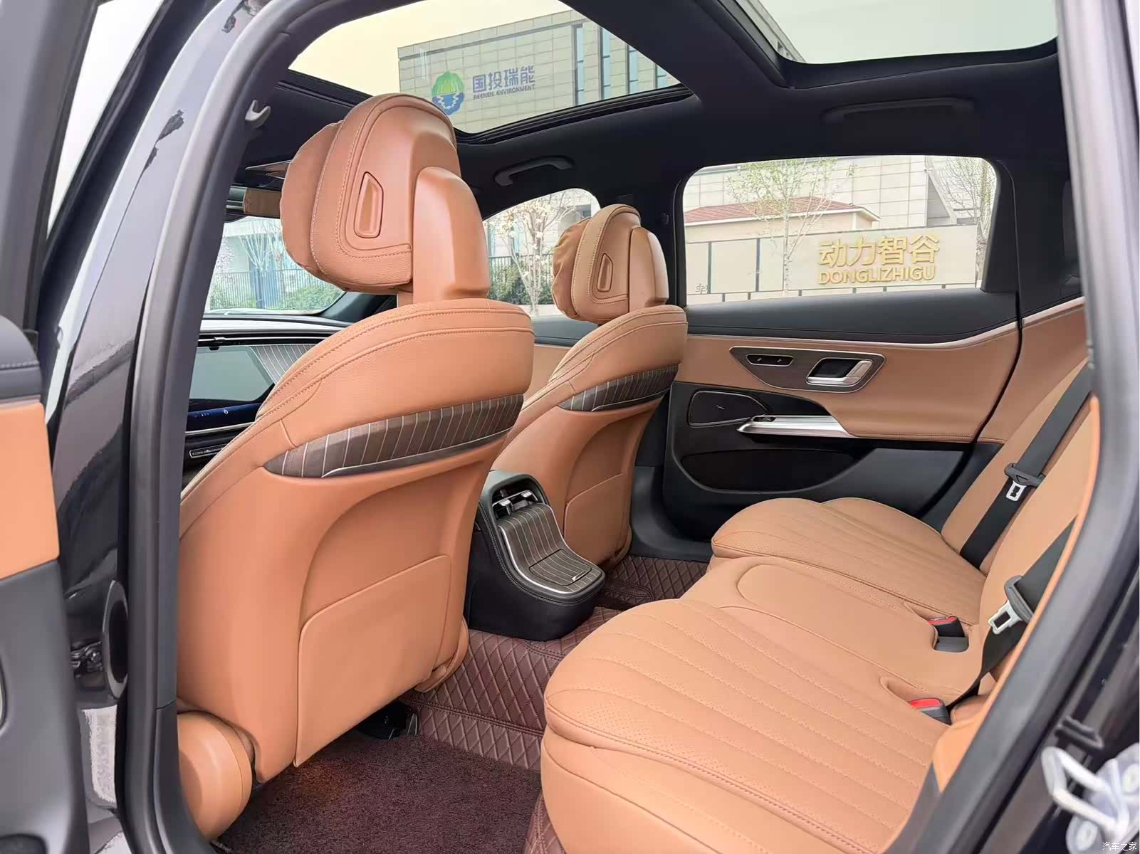Mercedes-Benz E-Class, 2024 7