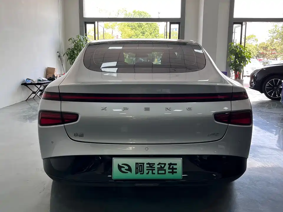 XPENG P7