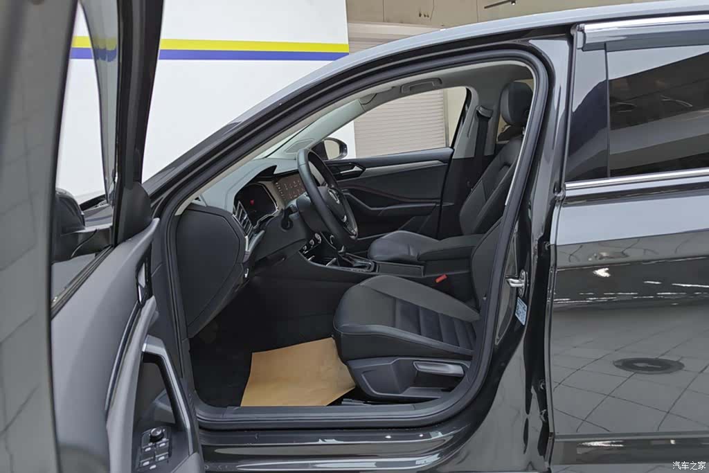 Volkswagen Sagitar, 2021 9