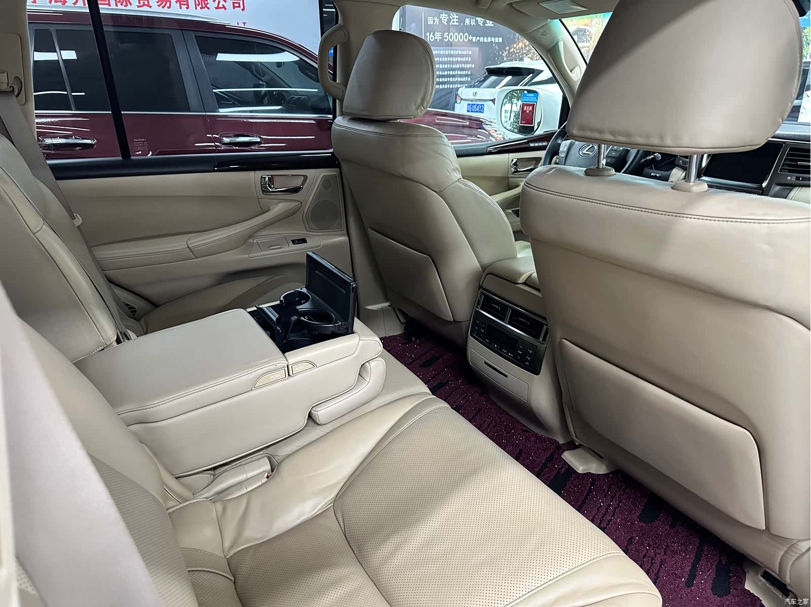 Lexus LX, 2011 14