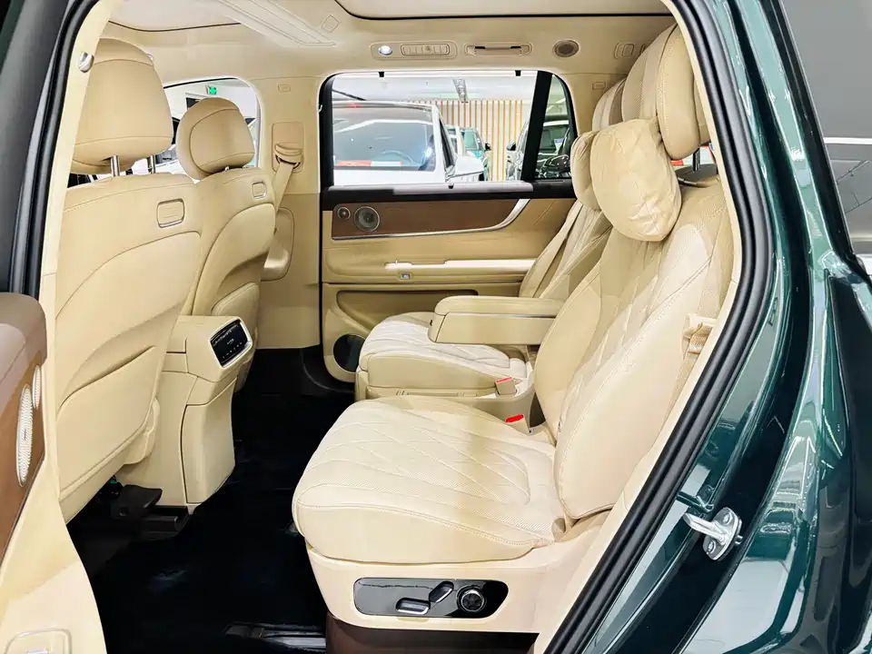 AITO Ask the world M9