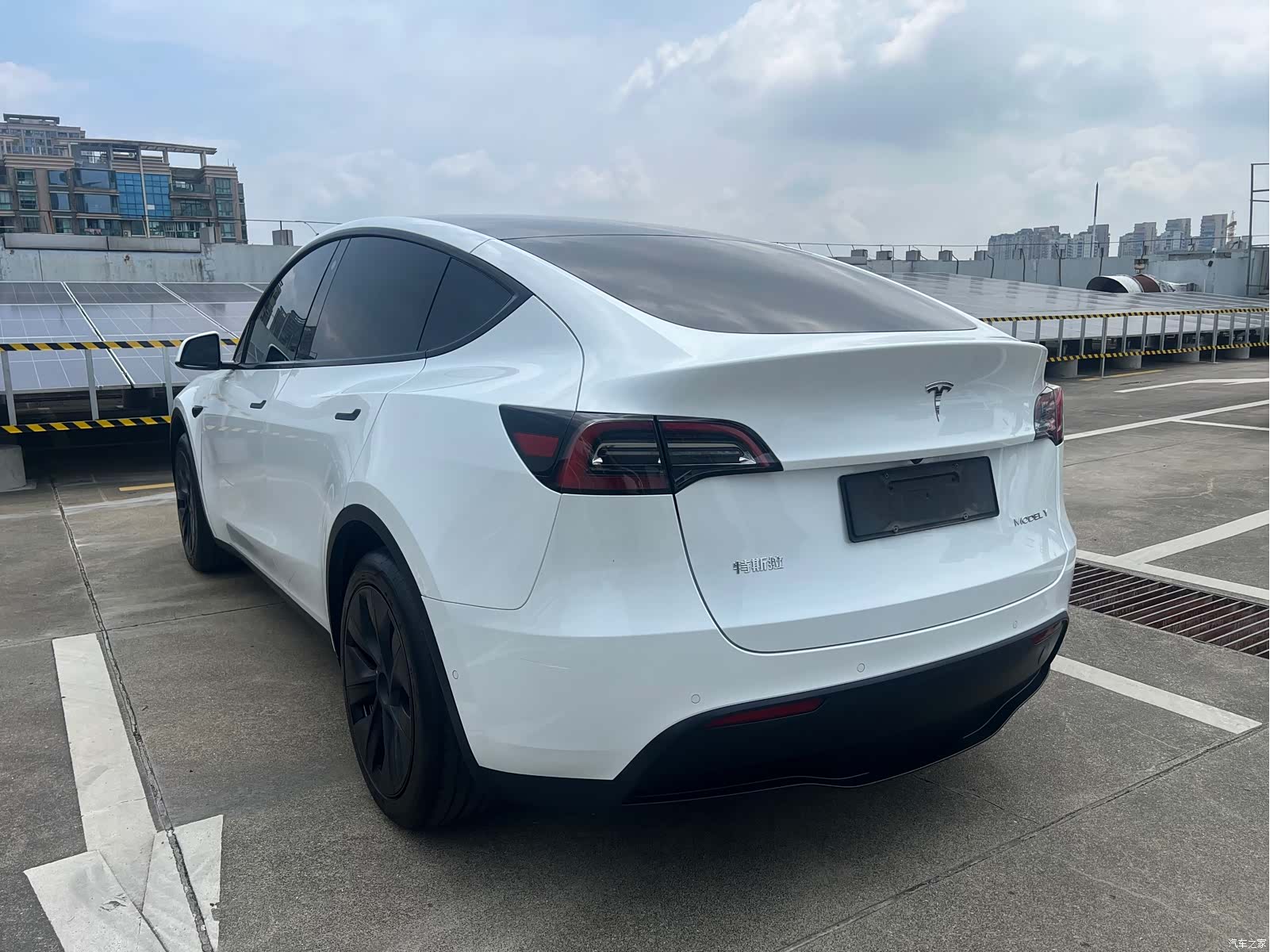 Tesla Model Y, 2023 9