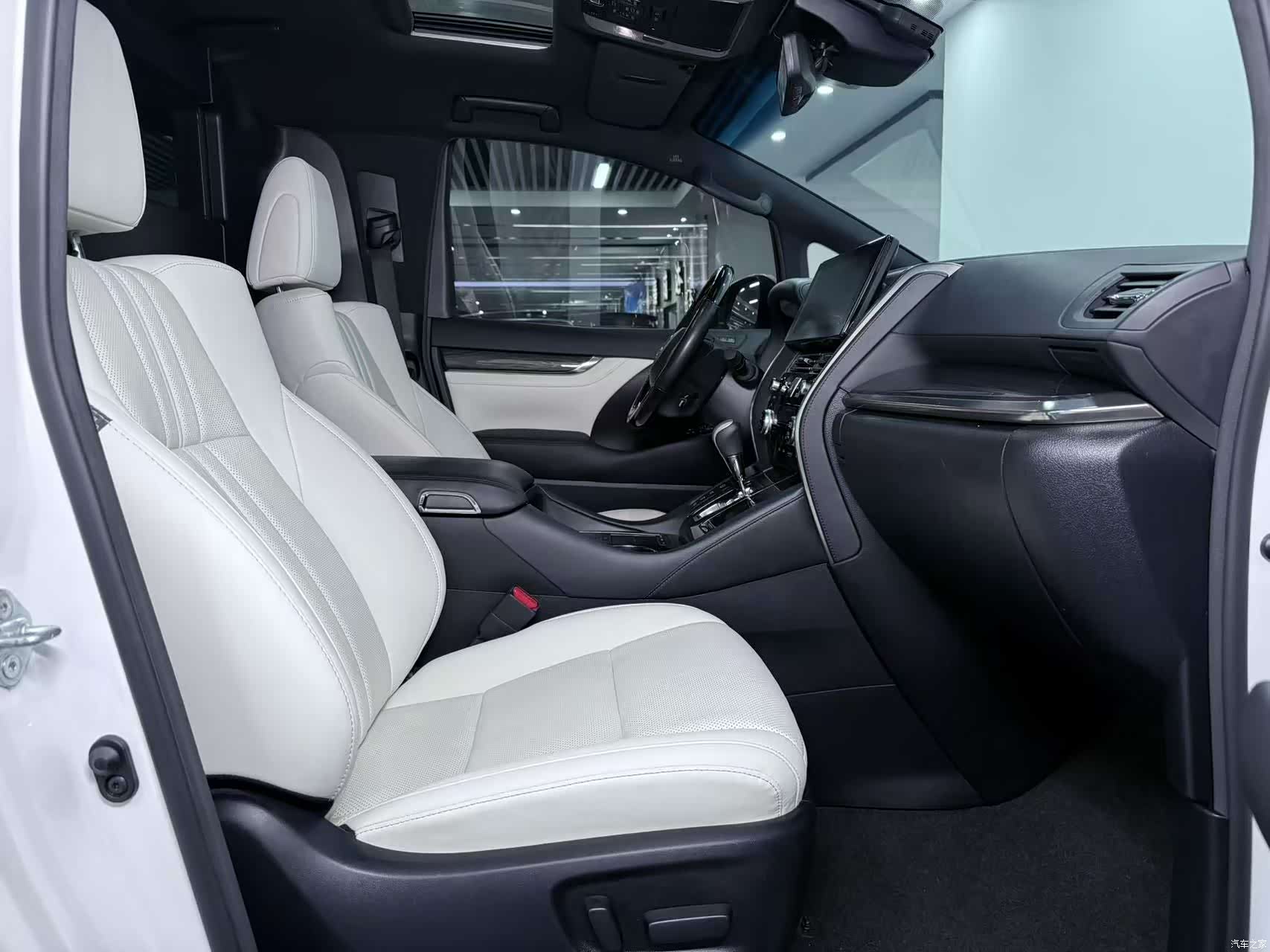 Lexus LM, 2021 10