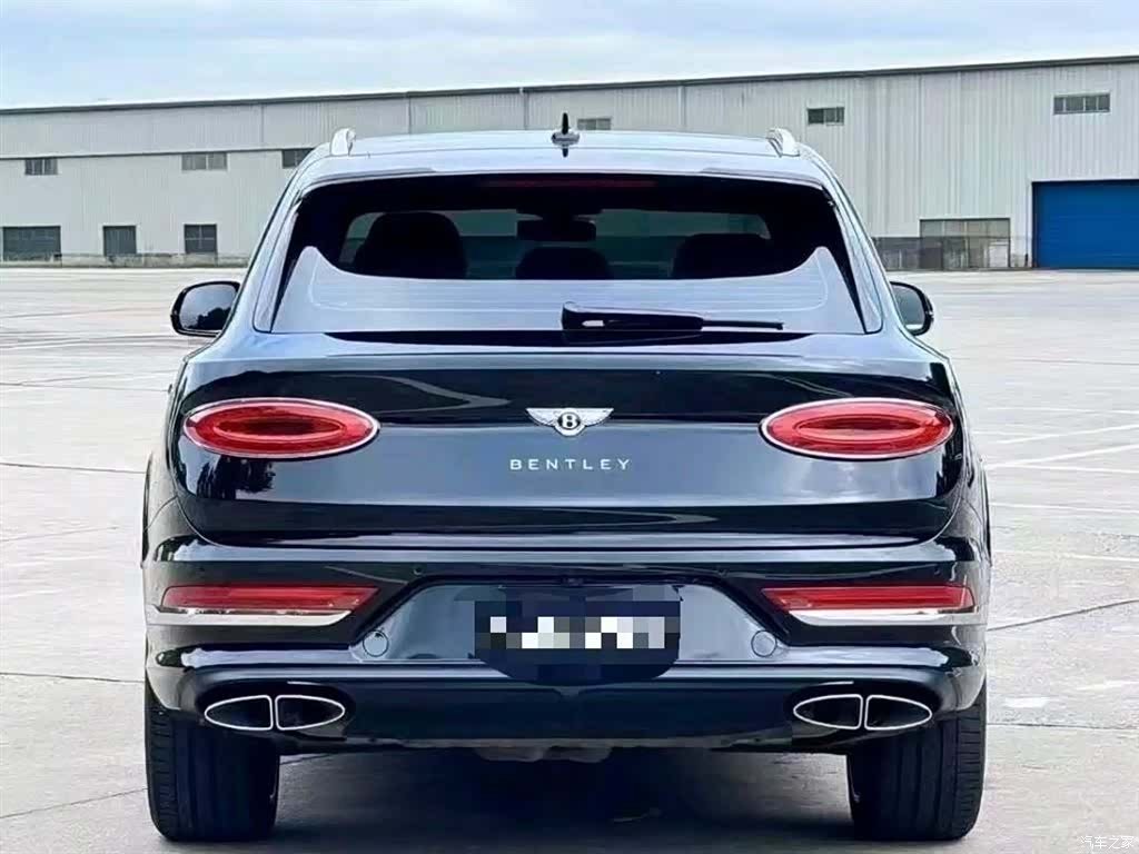 Bentley Bentayga, 2023 все фото