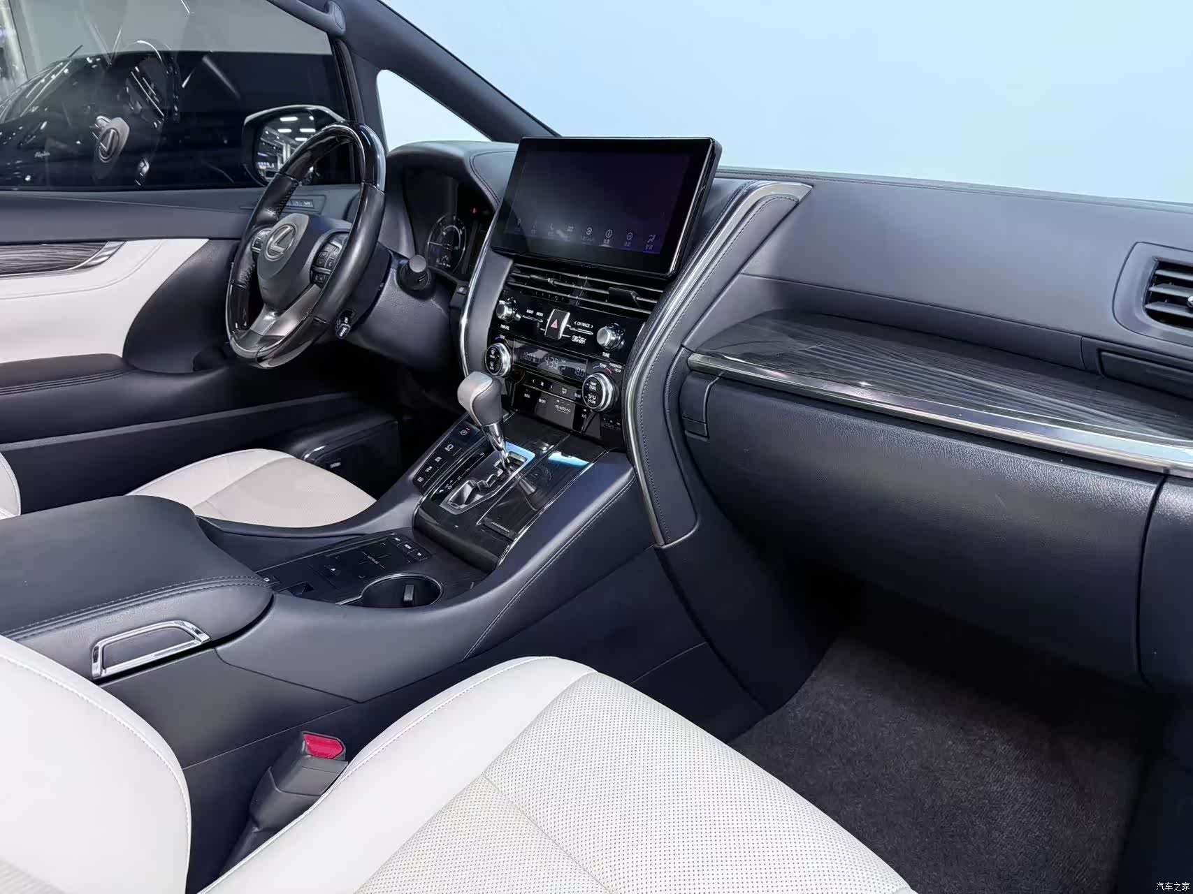 Lexus LM, 2021 11