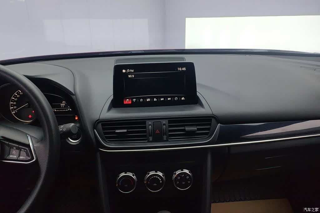 Mazda CX-4, 2022 13