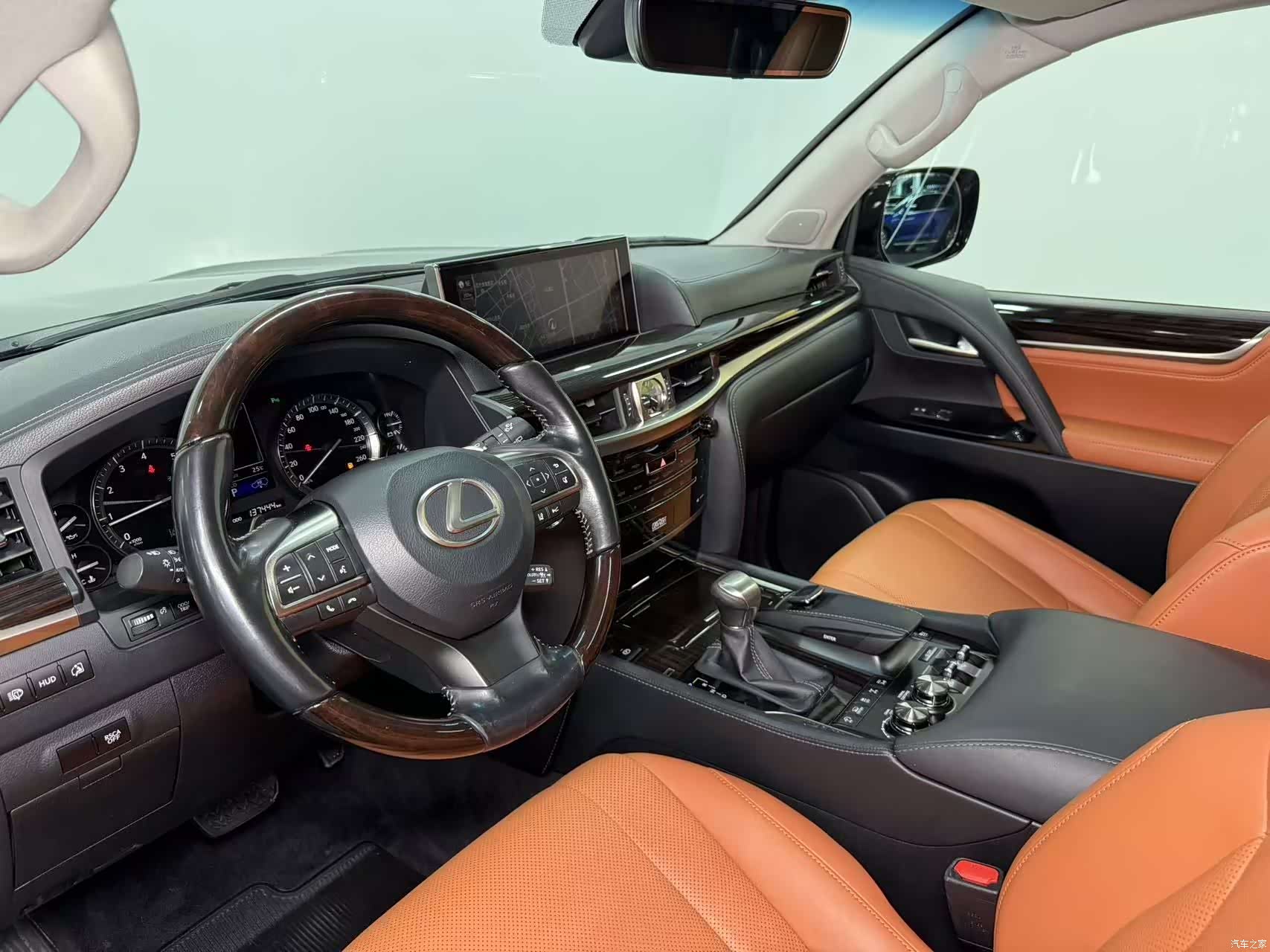 Lexus LX, 2016 10