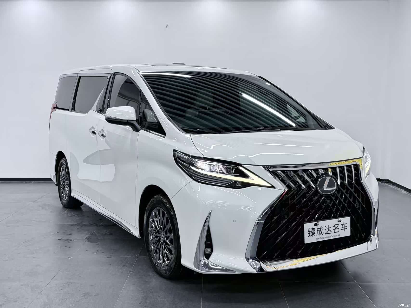 Lexus LM, 2021 3