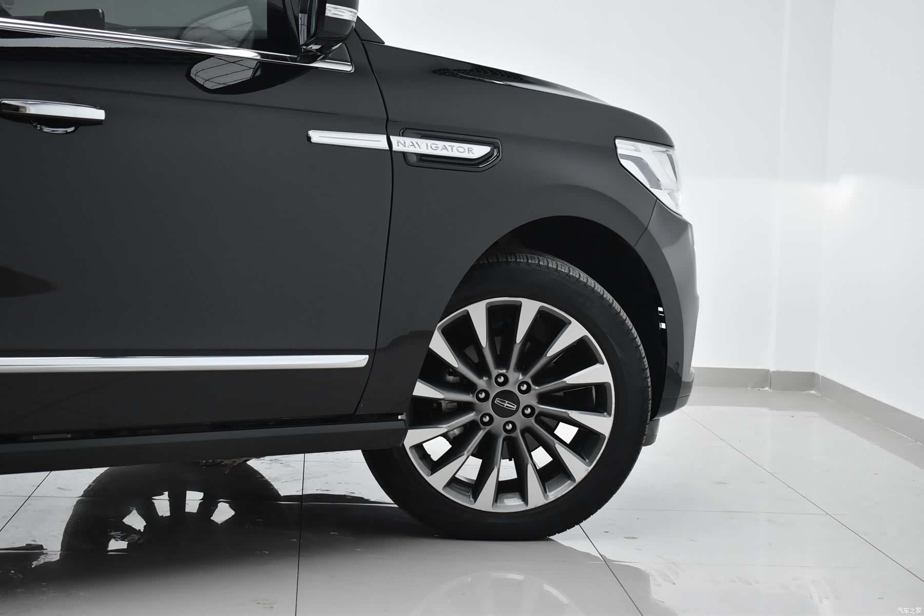 Lincoln Navigator, 2019 все фото