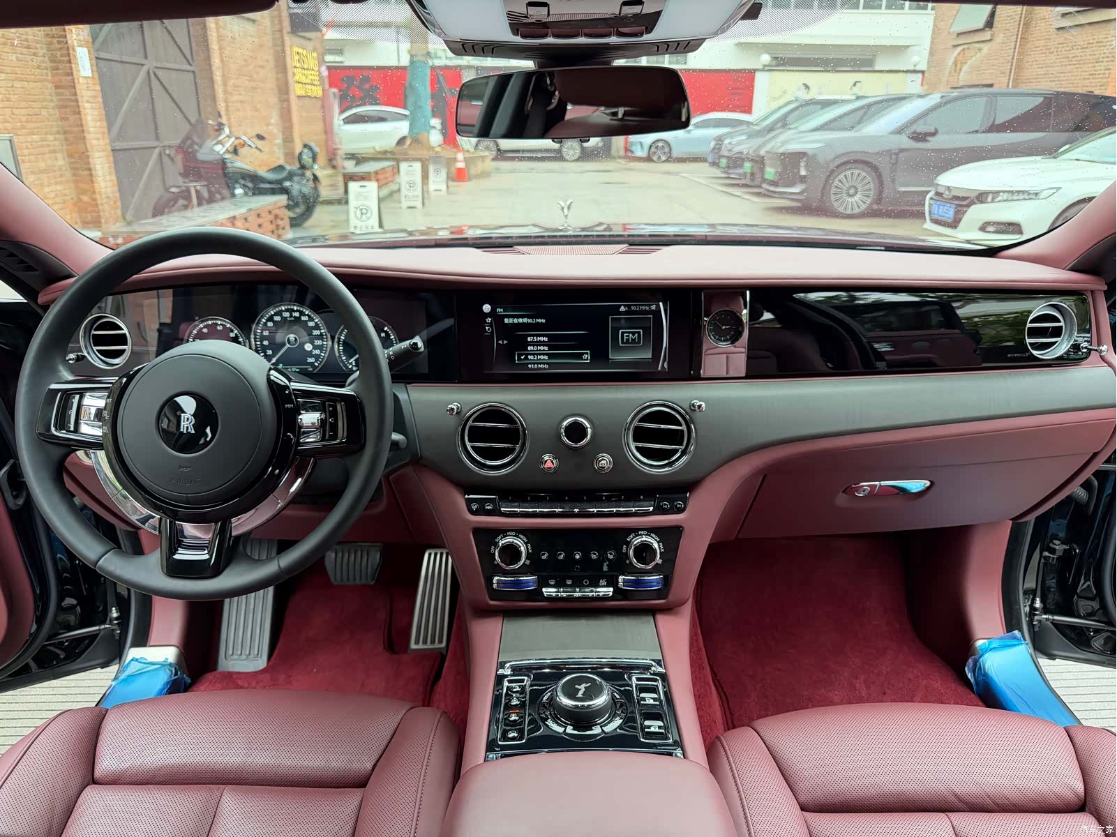 Rolls-Royce Ghost, 2022 11