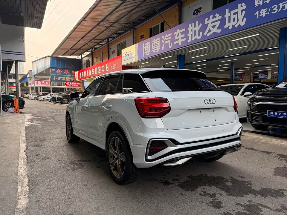 Audi Q2L