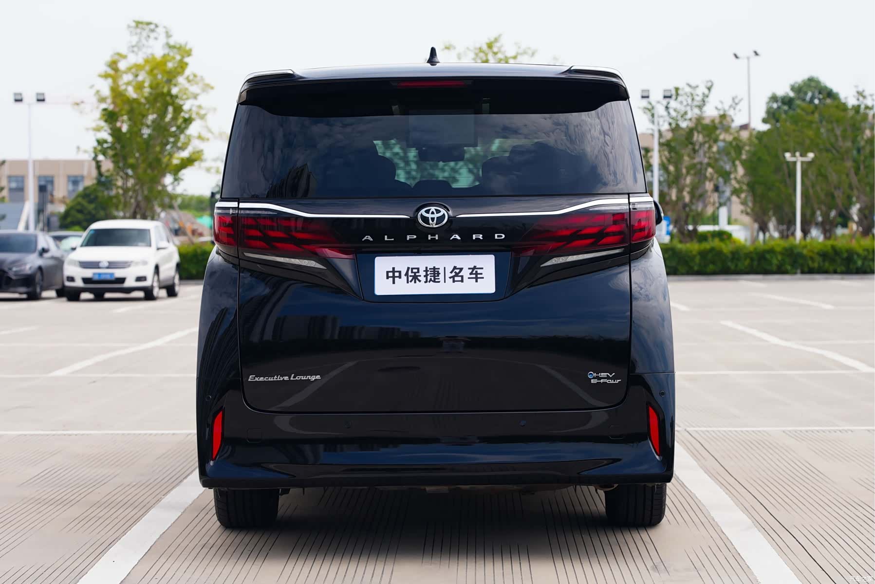 Toyota Alphard, 2023 26