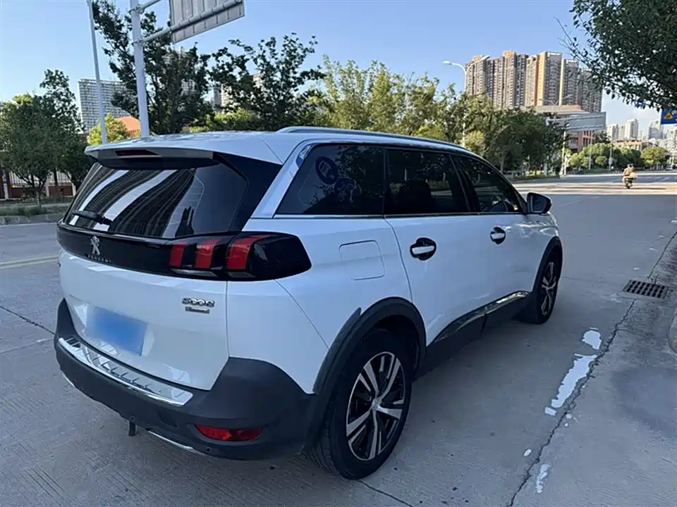 Peugeot 5008