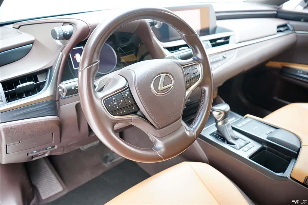 Lexus ES, 2018 13