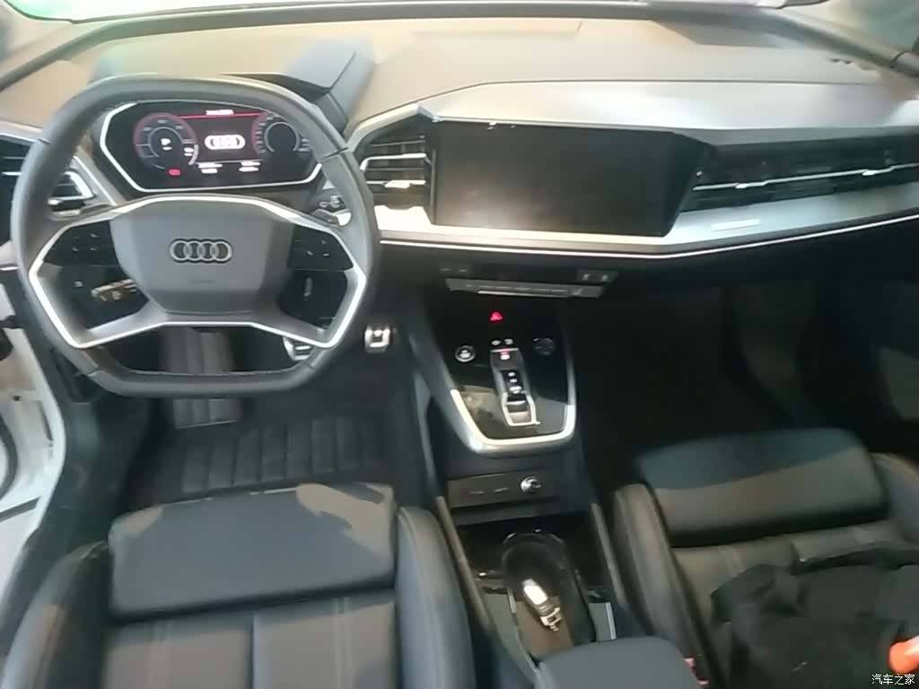 Audi Q4 e-tron, 2025 10