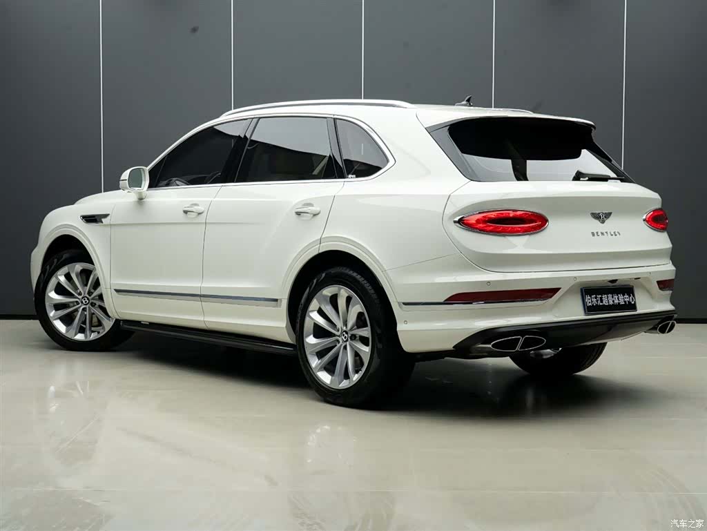 Bentley Bentayga, 2026 все фото