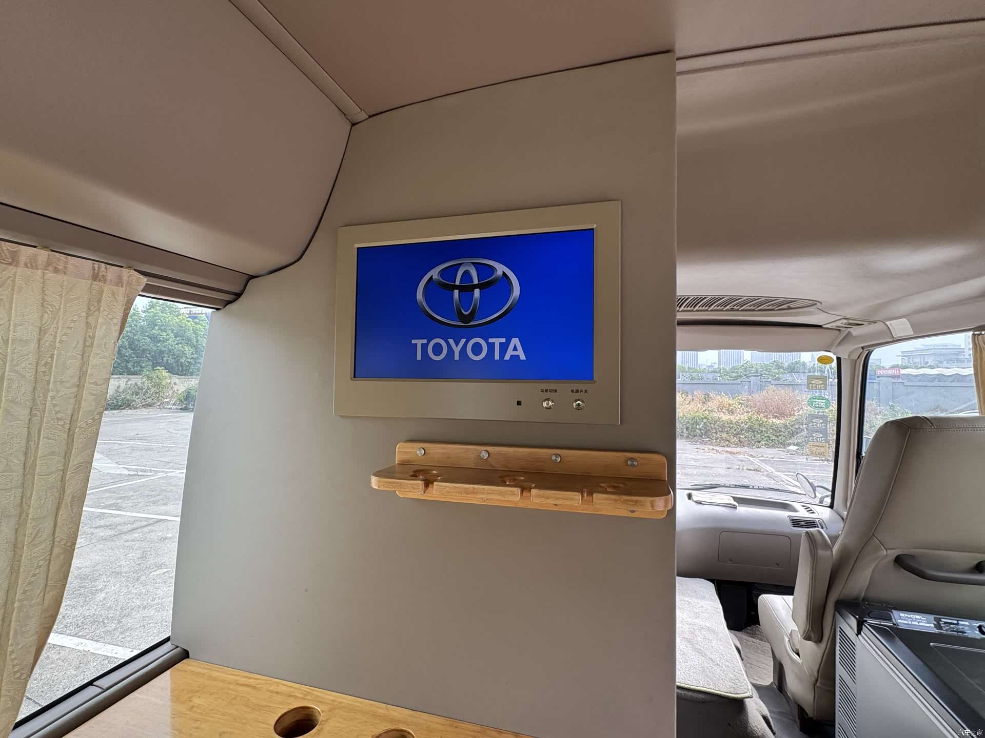 Toyota Coaster, 2011 17