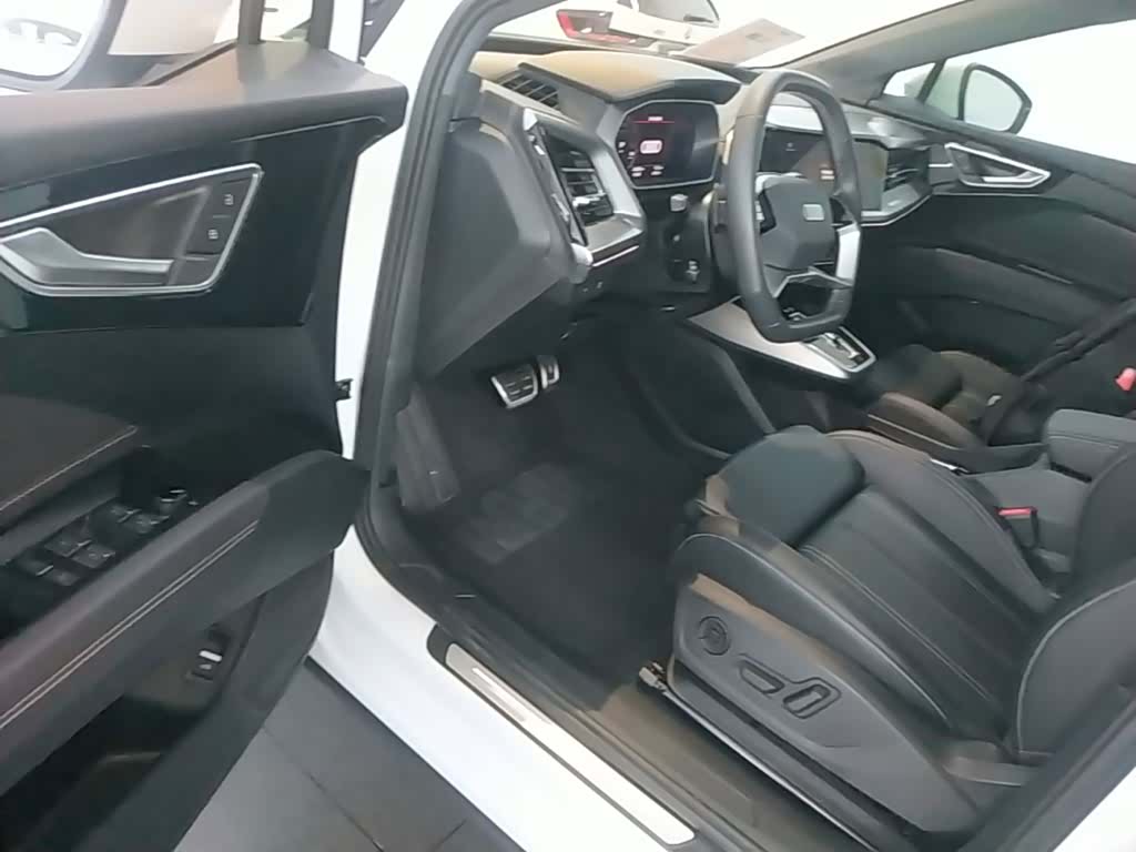 Audi Q4 e-tron, 2025 16