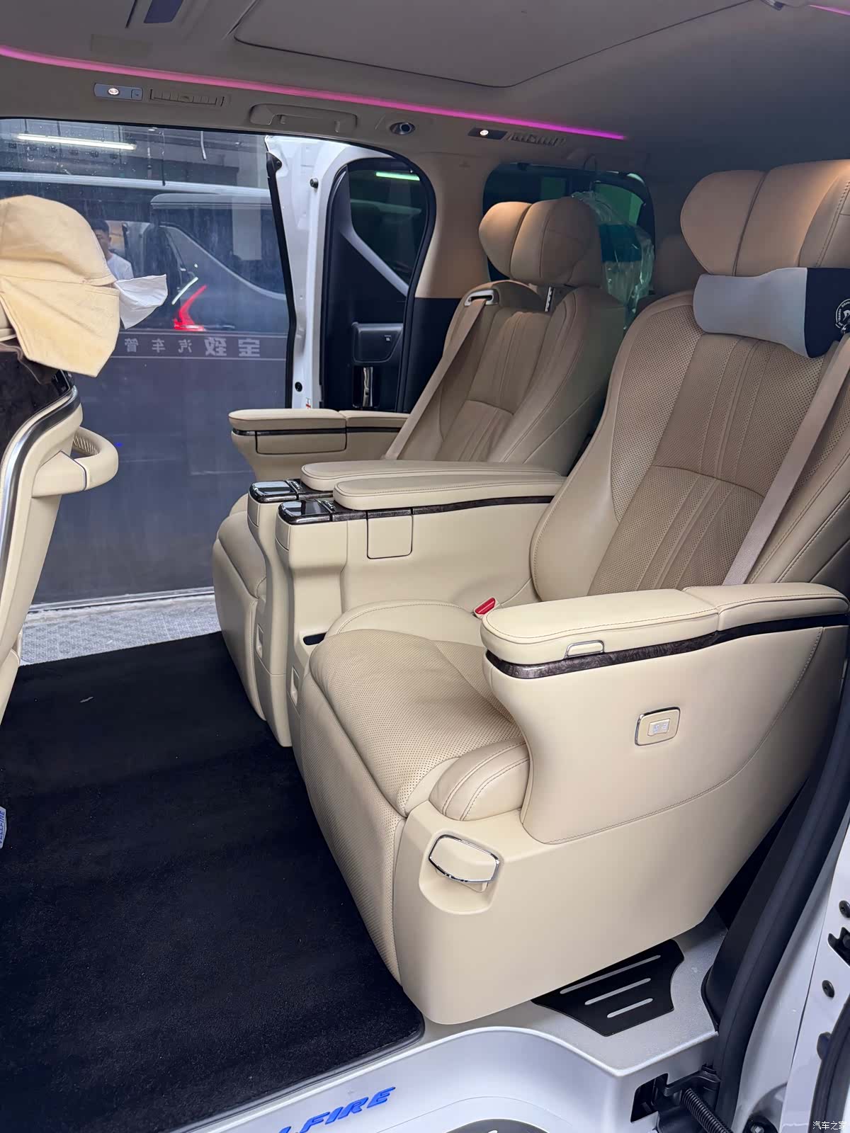 Toyota Vellfire, 2021 все фото