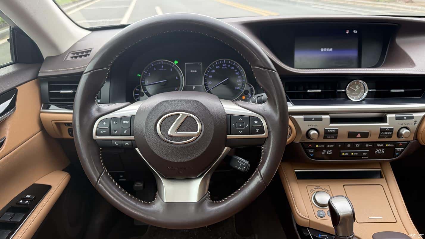 Lexus ES, 2016 6
