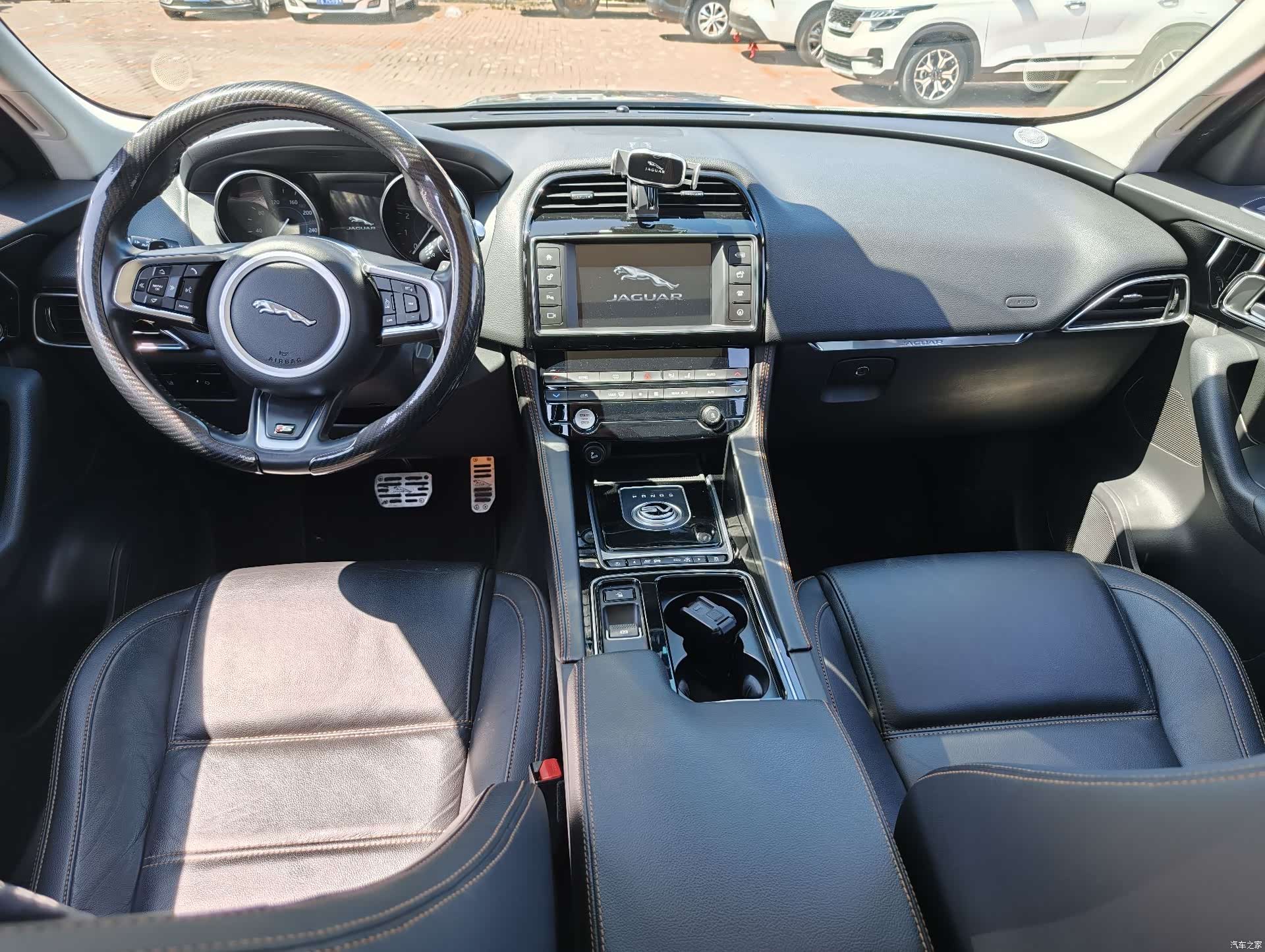 Jaguar F-PACE, 2018 8