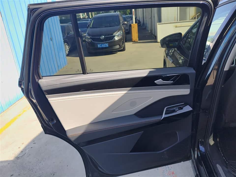 Volkswagen ID.6 CROZZ