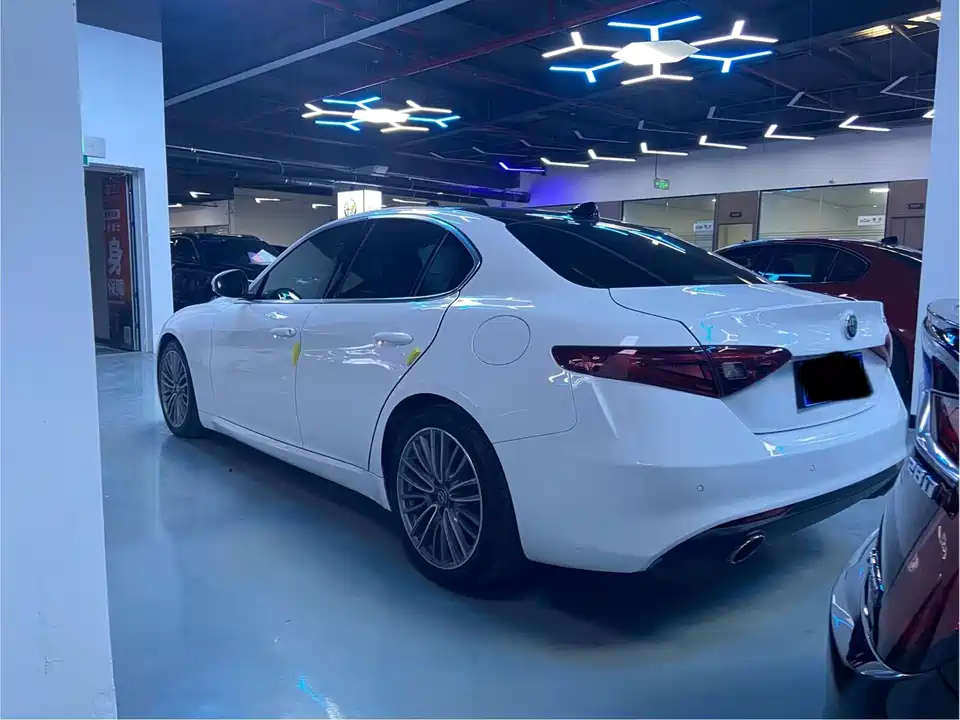 Alfa Romeo Giulia Alfa Romeo Giulia
