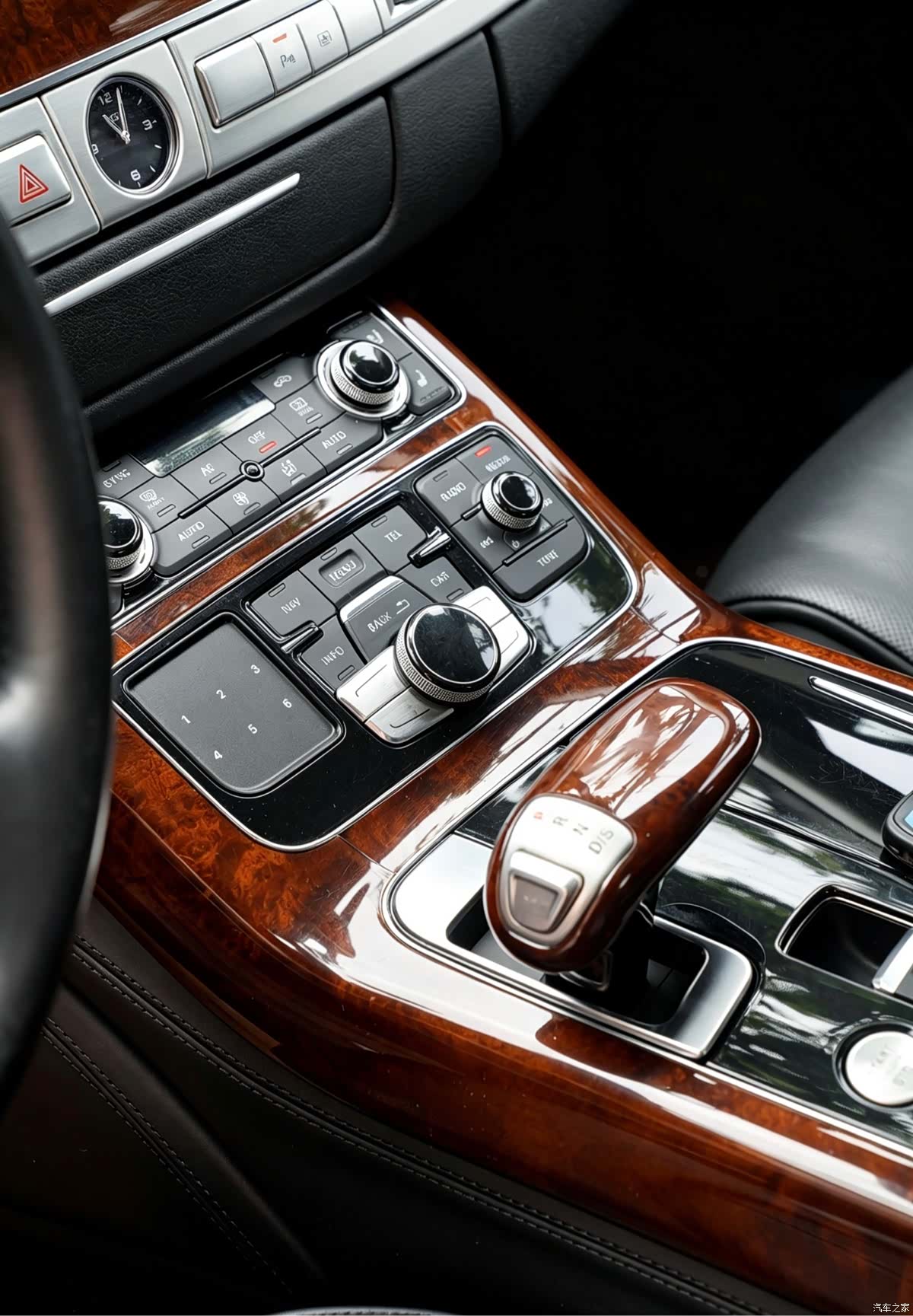 Audi A8L, 2012 9