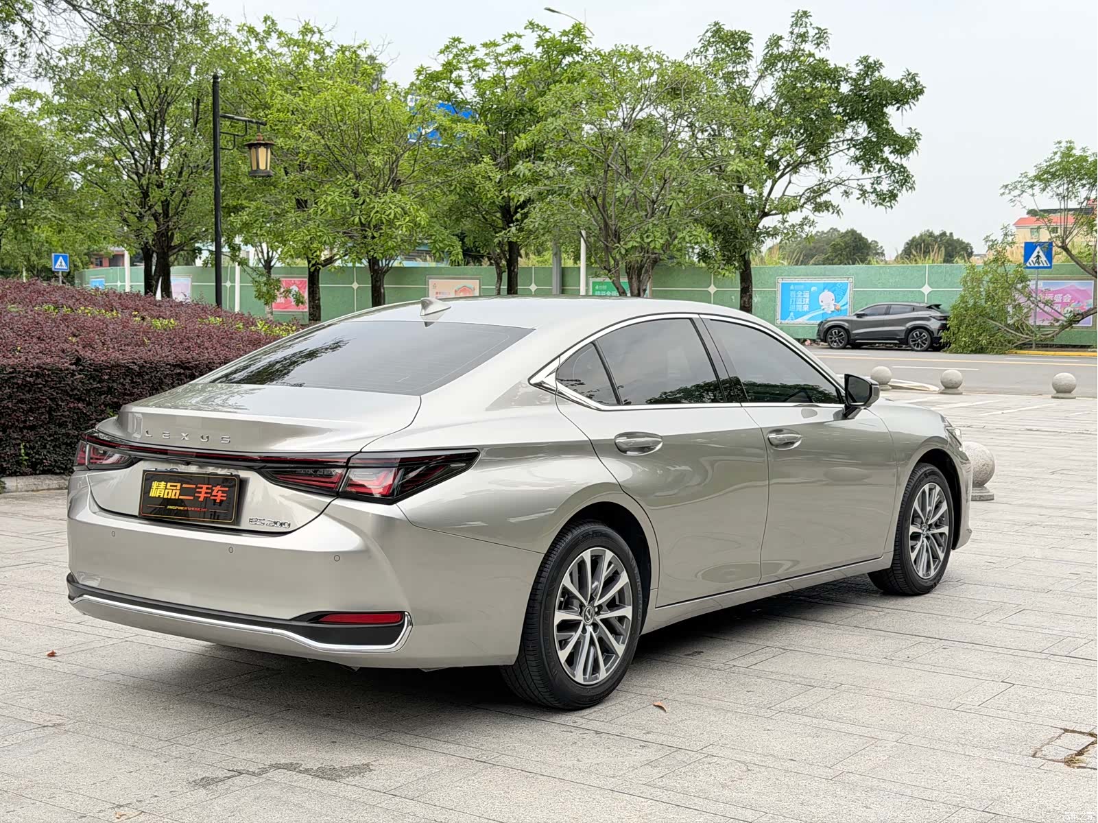 Lexus ES, 2025 10