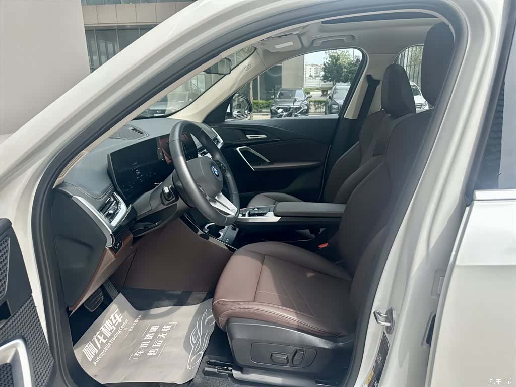 BMW iX1, 2025 11