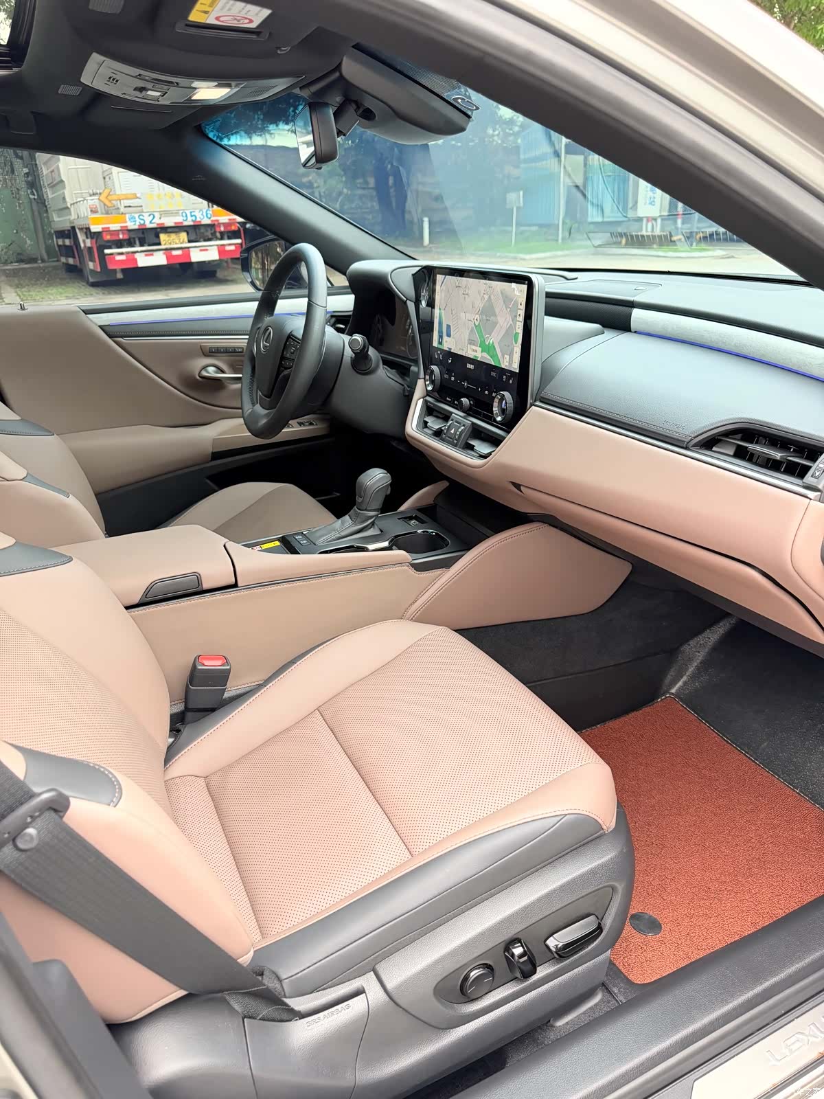 Lexus ES, 2025 7