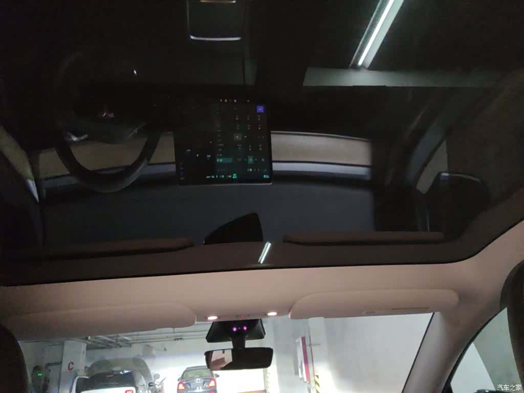Tesla Model Y, 2023 18