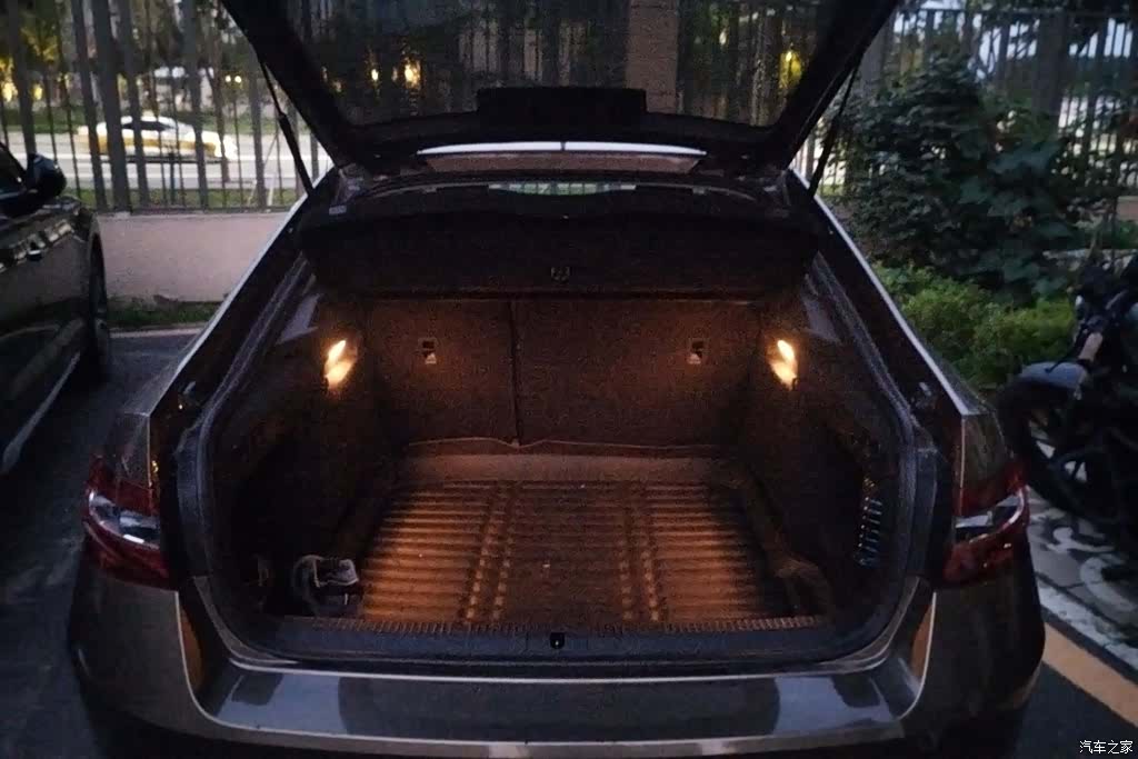 Skoda Superb, 2018 4