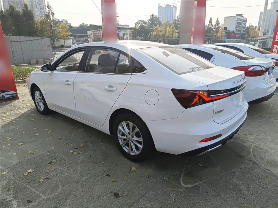 Roewe i5