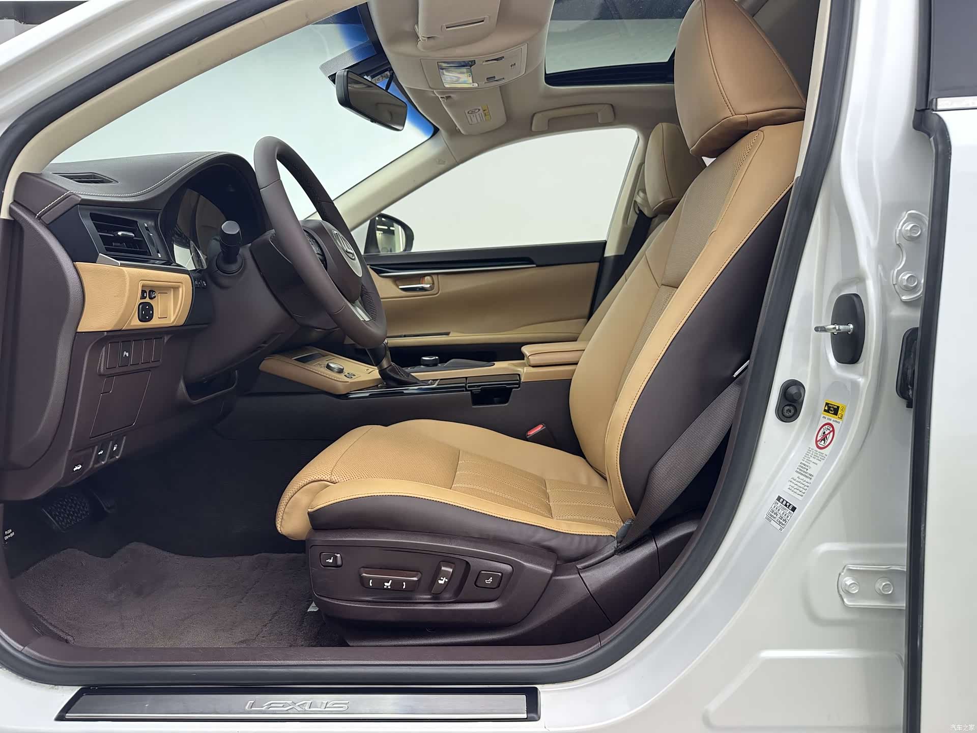 Lexus ES, 2016 11