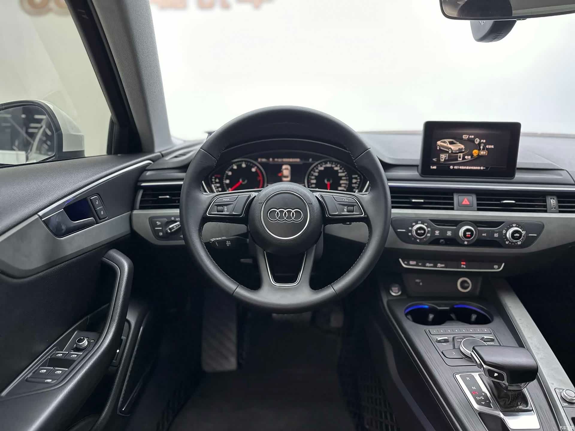 Audi A4L, 2019 все фото