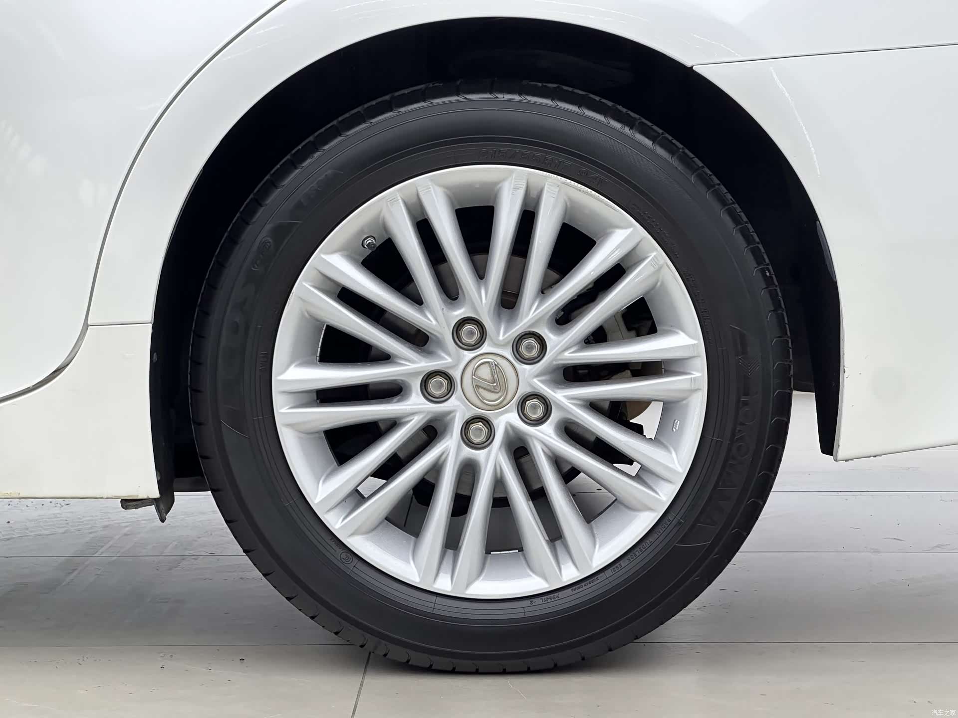Lexus ES, 2016 12