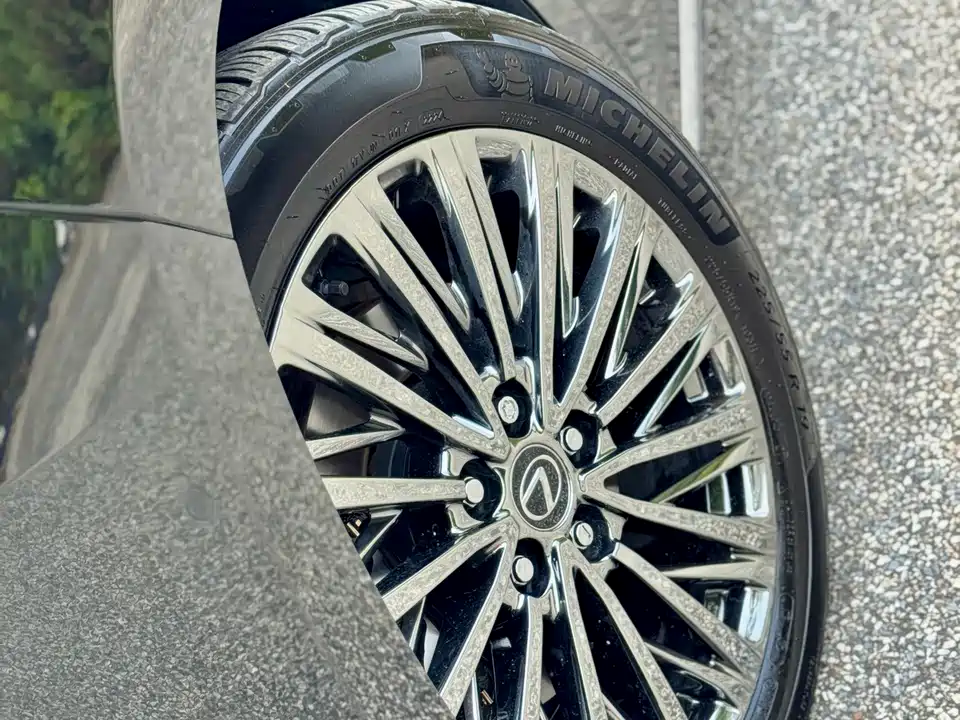 Lexus LM
