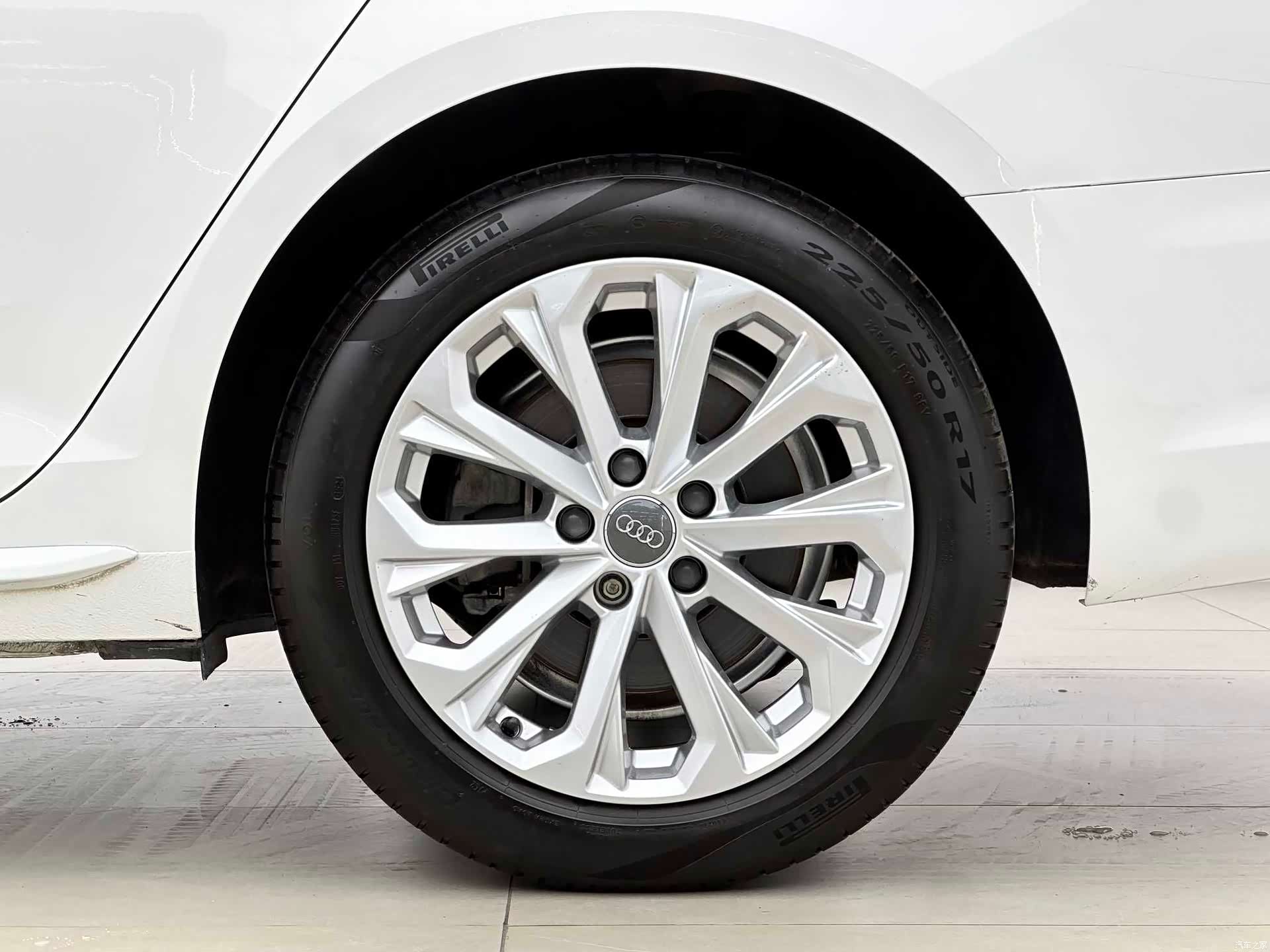 Audi A4L, 2019 14