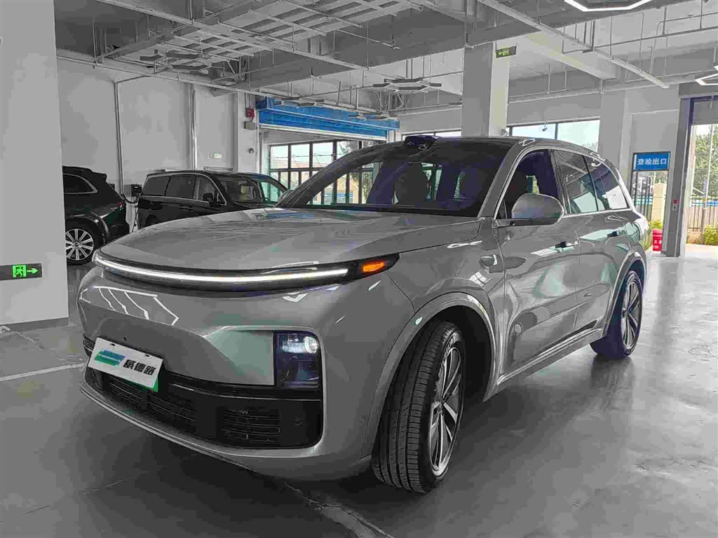 Li Auto L8