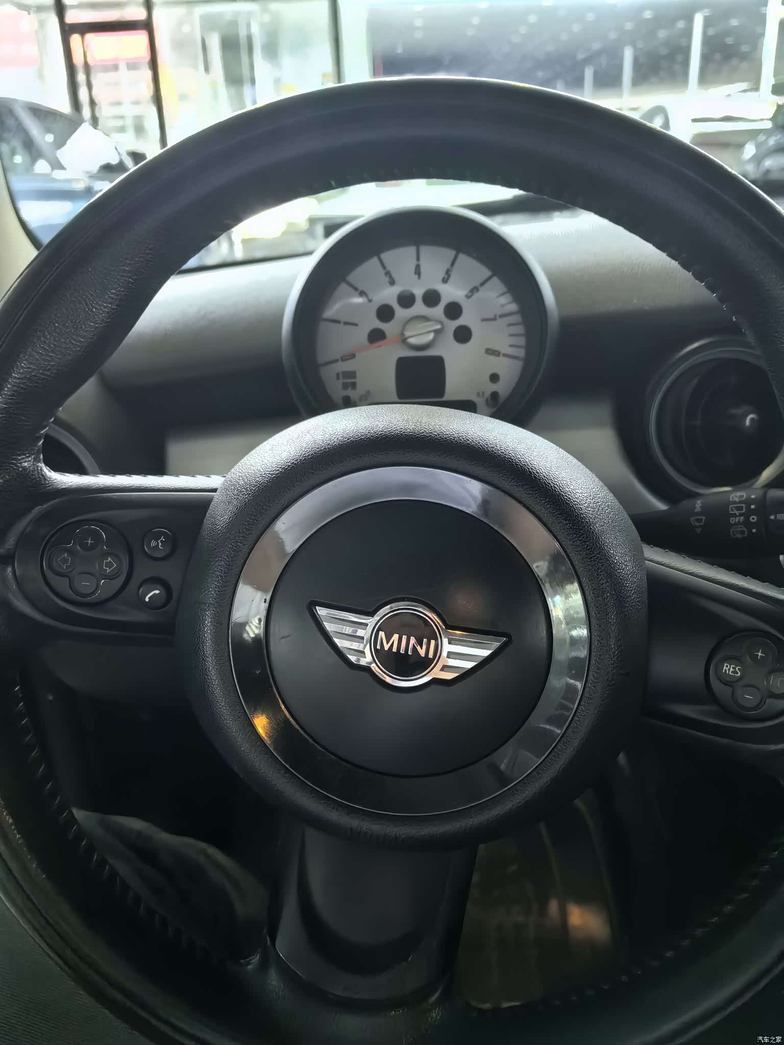 Mini ONE, 2011 15