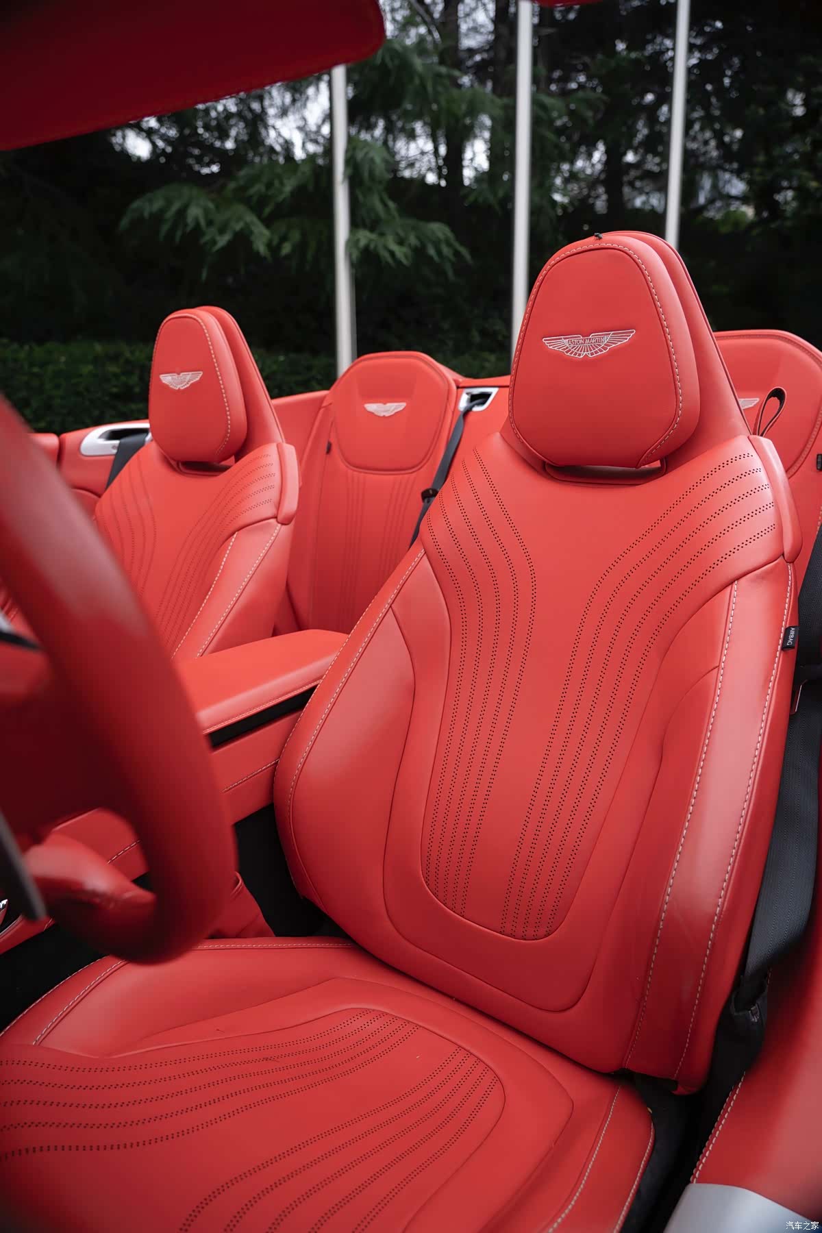 Aston Martin DB11, 2020 12