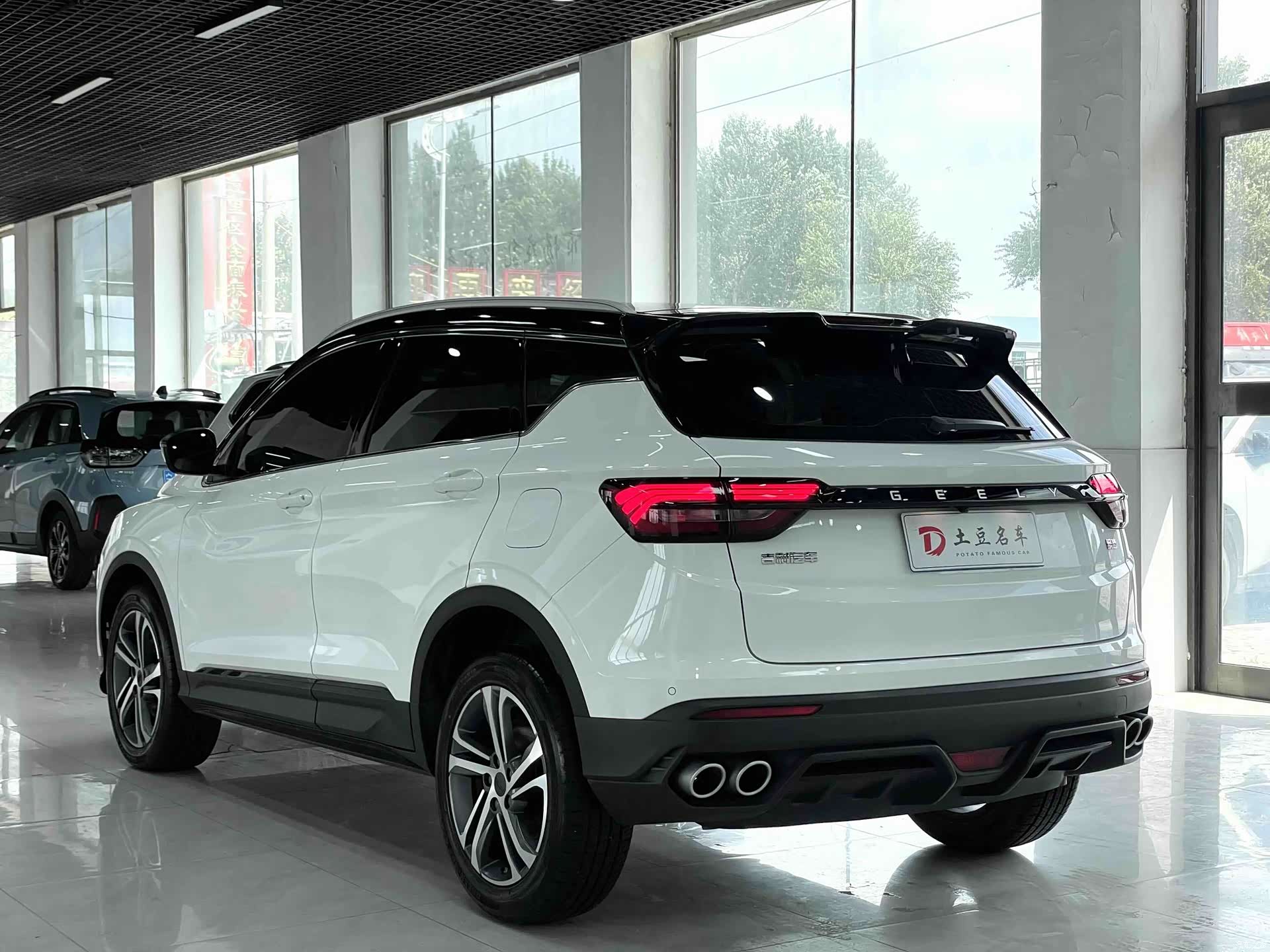 Geely Coolray, 2022 4