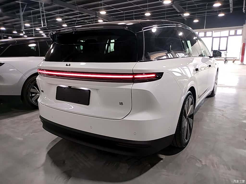 Li Auto i8, 2025 6