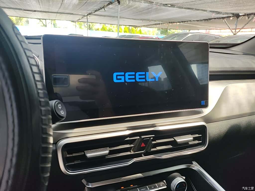 Geely Coolray, 2024 13