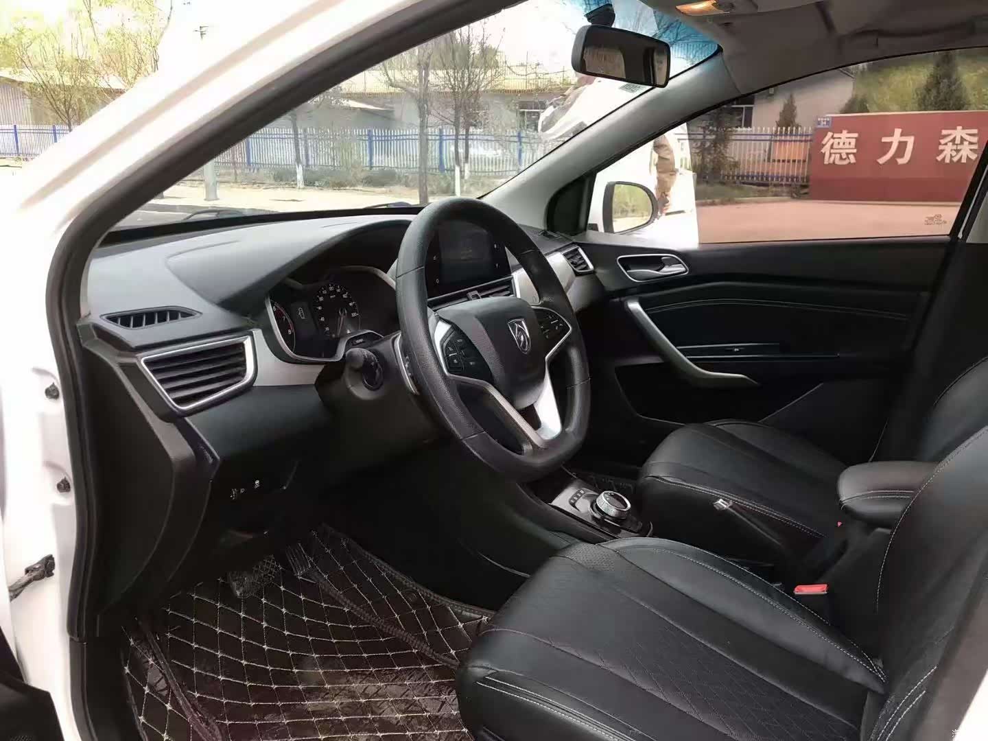 Wuling 310W, 2018 4